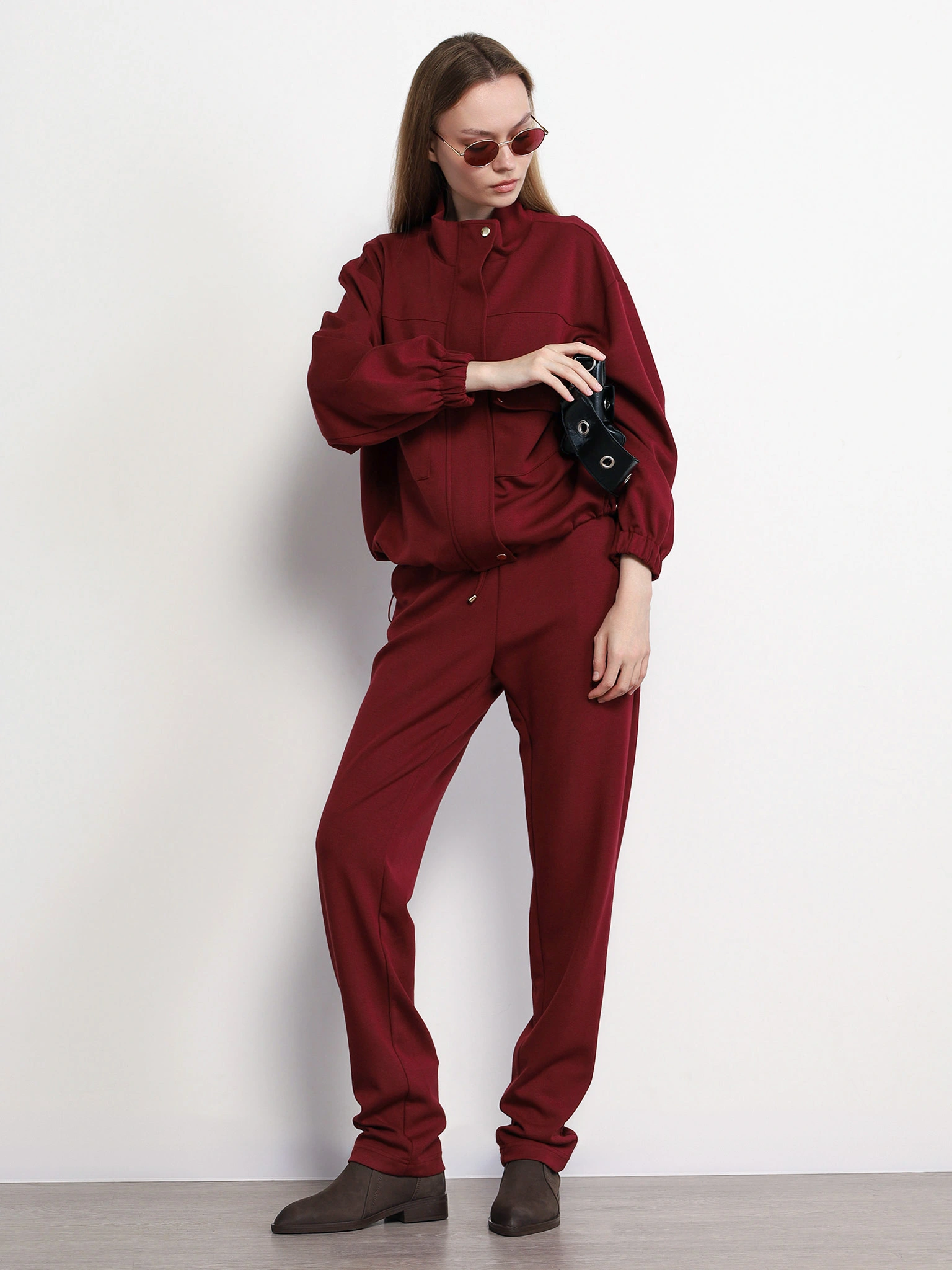 Куртка трикотажная бордового цвета с кулиской по низу